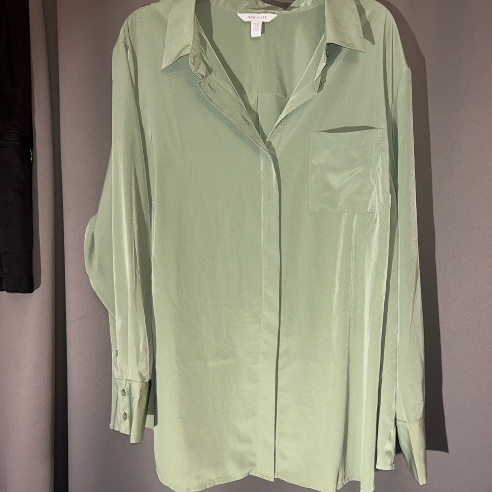 Nine West Women’s 2X Sage Green Blouse NWT Long Sleeve Button Front Plus Size